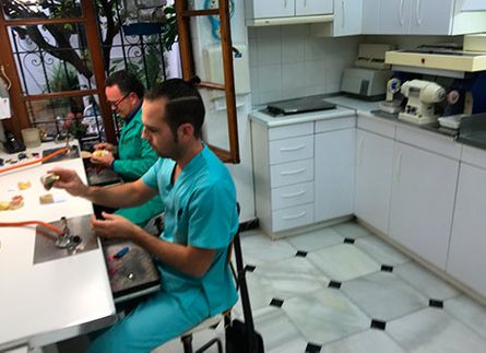 Protésico Dental Francisco Javier Socarrás elaboración de prótesis dentales 1